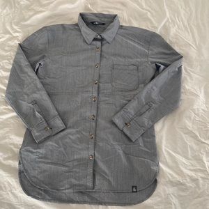 The north face button up shirt size m